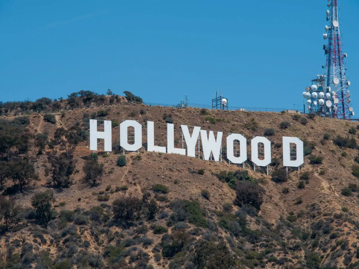 Le panneau Hollywood sur les collines de Los Angeles