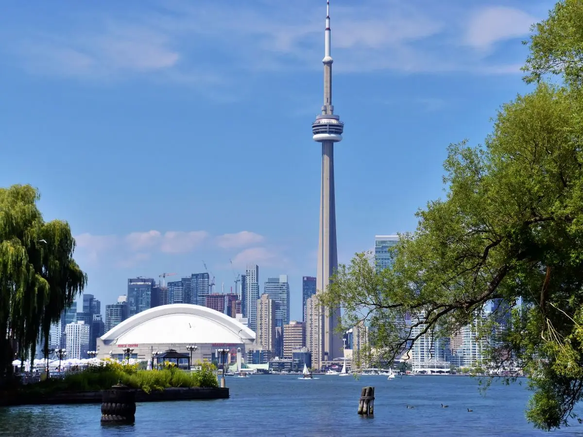 La CN Tower et la skyline de Toronto vues des îles